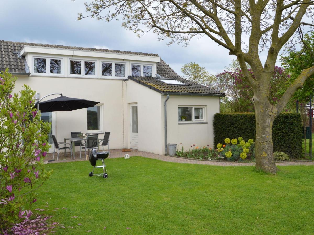 Modern Holiday Home Near Klimmen With Hill View Extérieur photo